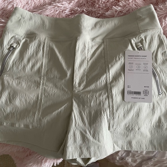 NWT Athleta Trekkie North Mid Rise Short - Picture 6 of 9